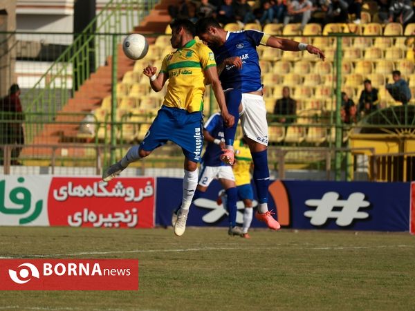 دیدار تیم های فوتبال صنعت نفت آبادان - گل گهر سیرجان