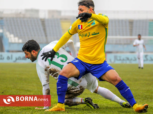 دیدار تیم های فوتبال آلومینیوم اراک - صنعت نفت آبادان