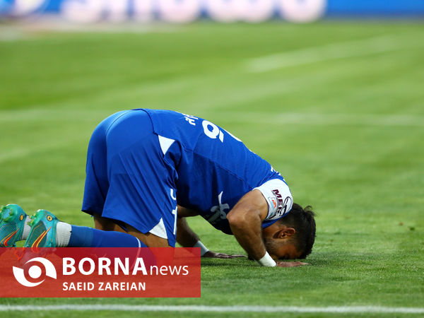 دیدار تیم های استقلال تهران - صنعت نفت آبادان