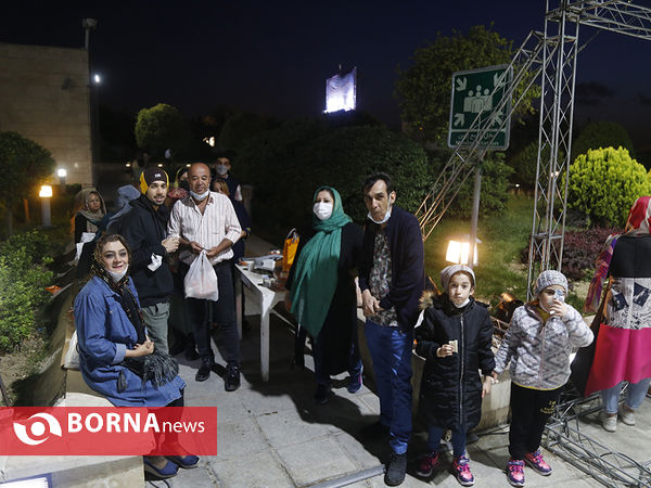 افطاری ساده در برج میلاد