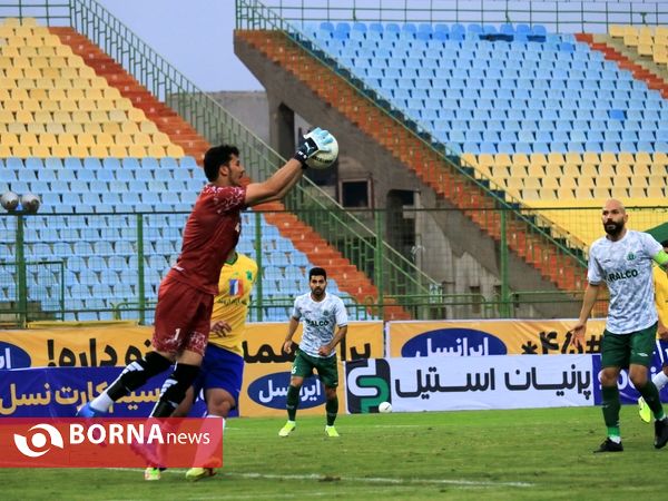 دیدار تیم های فوتبال صنعت نفت - آلومینیوم
