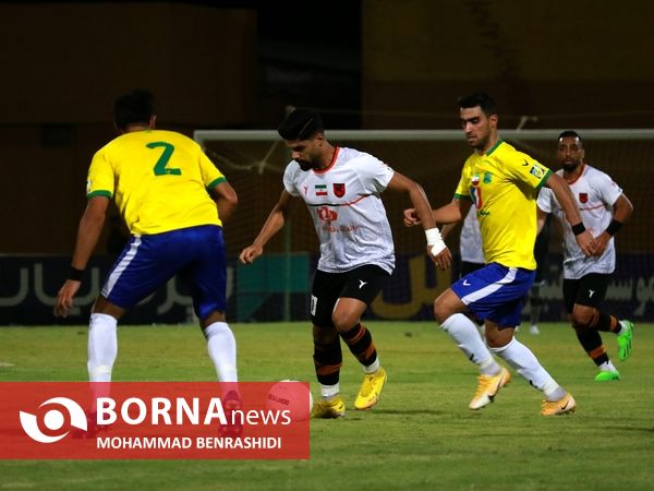 دیدار تیم های فوتبال صنعت نفت - مس رفسنجان