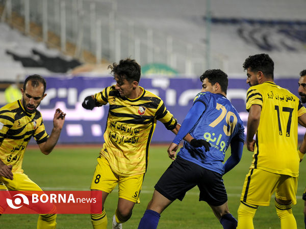 دیدار تیم های فوتبال  استقلال - نود ارومیه