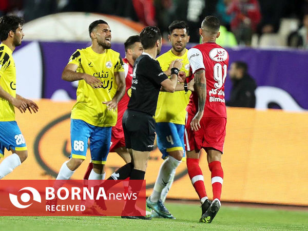 دیدار تیم های فوتبال پرسپولیس - نفت مسجدسلیمان