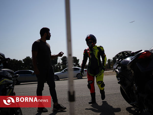 مسابقه درگ موتورسواری بانوان