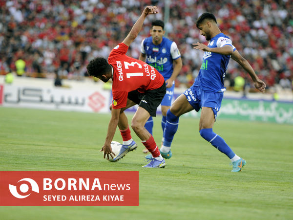 دیدار تیم های فوتبال استقلال 7 تراکتور 1