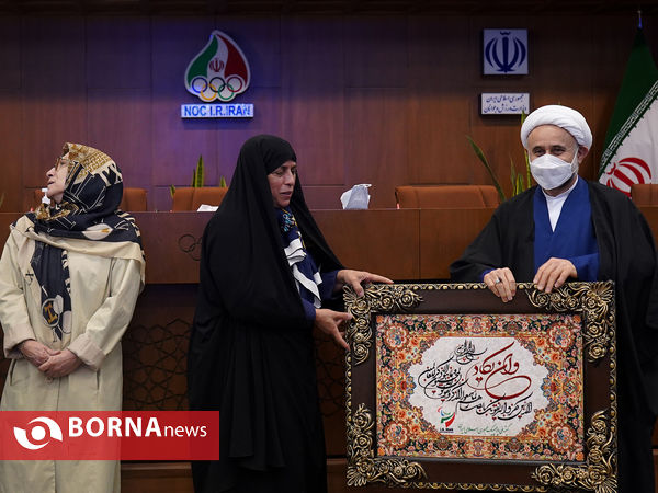 تجلیل از مهین فرهادی زاد