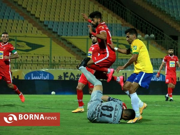 دیدار تیم های فوتبال صنعت نفت - پرسپولیس