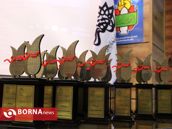 رونمایی از  کتاب های دفاع مقدس در شیراز