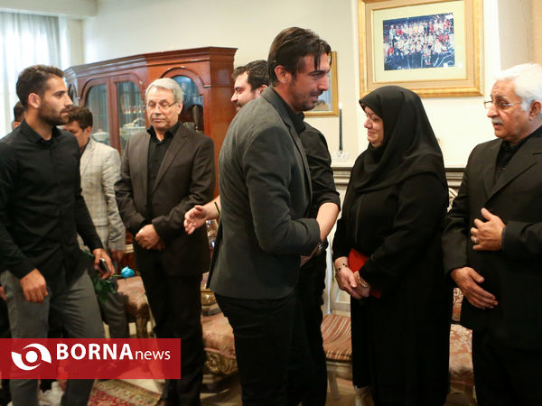 حضور بازیکنان استقلال و اهالی فوتبال در منزل مرحوم پورحیدری