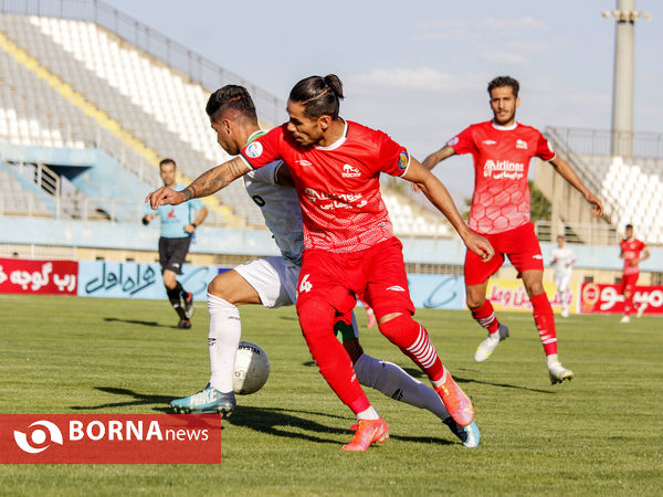 دیدار تیم های فوتبال آلومینیوم اراک-تراکتور سازی تبریز