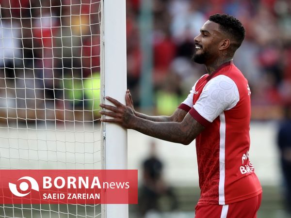 دیدار تیم های فوتبال پرسپولیس - صنعت نفت