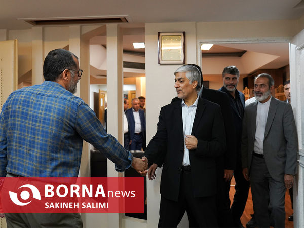  بازدید کیومرث هاشمی از ساختمان شماره ۲ وزارت ورزش و جوانان 
