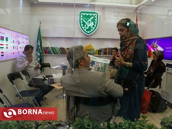 تماشای فوتبال در حاشیه نمایشگاه کتاب
