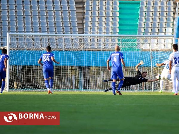 بازی فوتبال تیم آلومینیوم اراک و گل گهر سیرجان