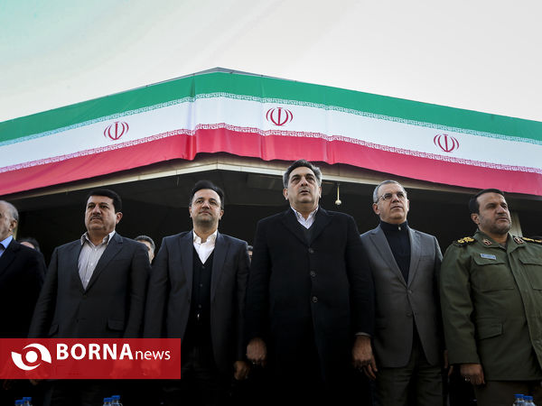 اهتزاز بزرگترین پرچم ایران