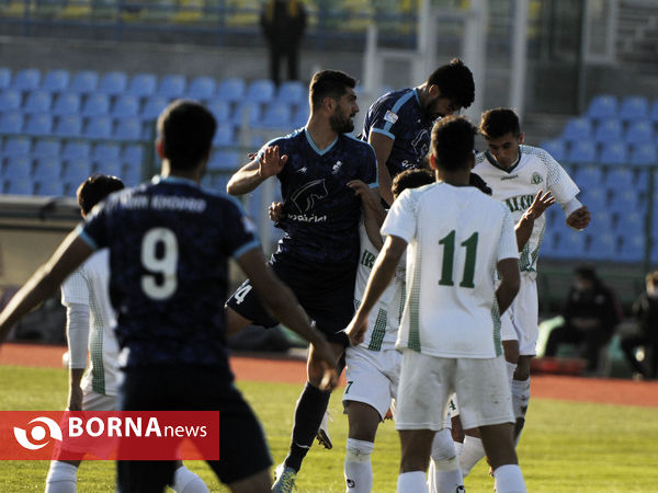 دیدار تیم های فوتبال پیکان- آلومینیوم اراک