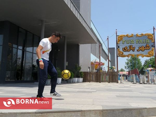 حرکت نمایشی رکوردار روپایی در حمایت از تیم ملی