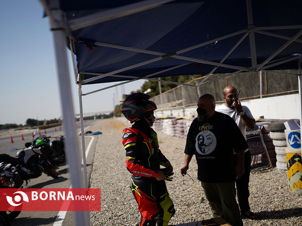 مسابقه درگ موتورسواری بانوان