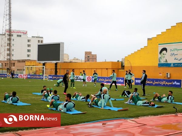 در حاشیه دیدار تیم های فوتبال صنعت نفت - آلومینیوم