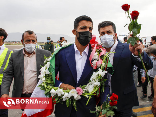 استقبال مردم از قهرمانان فرنگی کار شیرازی