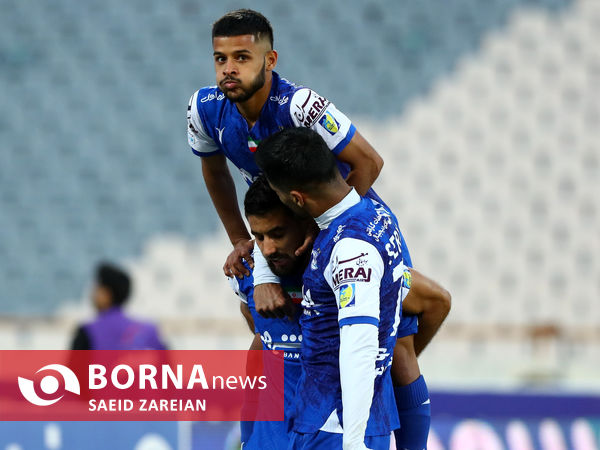 دیدار تیم های استقلال تهران - صنعت نفت آبادان