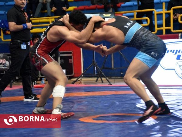 روز نخست رقابت های کشتی آزاد قهرمانی کشور