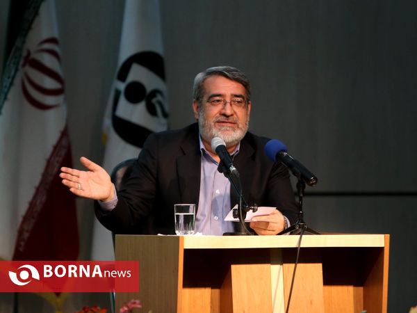 نشست صمیمی وزیر کشور با اصحاب رسانه