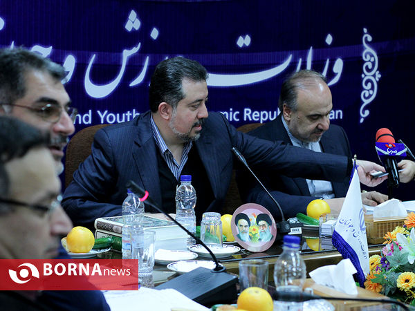 نشست صمیمی وزیر  ورزش و جوانان با سمن های جوانان گیلان و کرمان