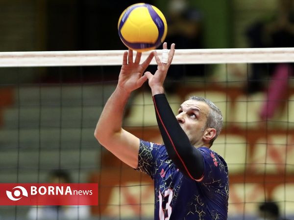 نیمه نهایی لیگ والیبال  ( فولاد سیرجان - سپاهان اصفهان )