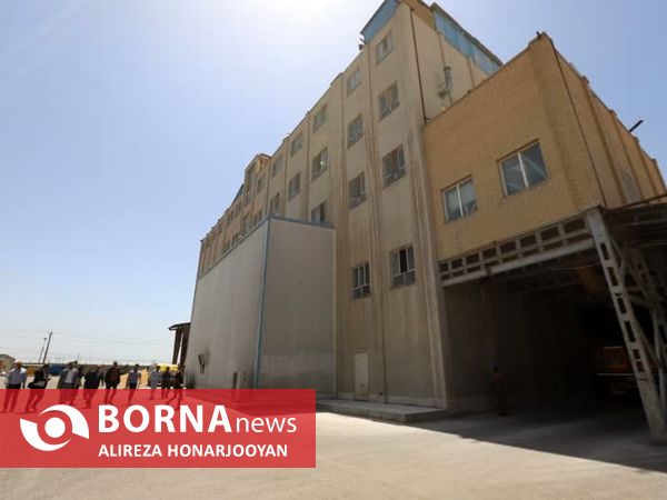 تجلیل از کارگران واحدهای تولیدی و صنعتی اروند