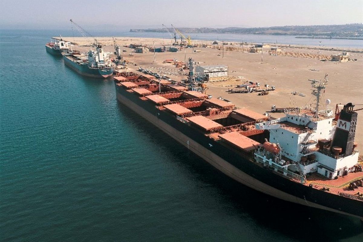پهلوگیری نخستین کشتی پهن پیکر "فله بر" با ظرفیت ۱۲۰ هزار تن در بندر چابهار