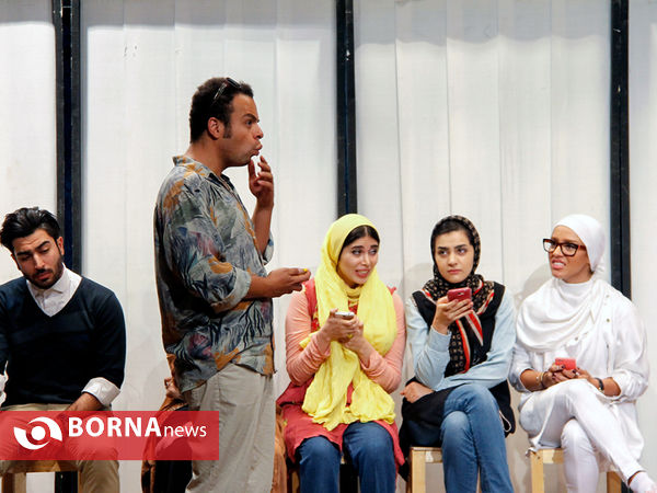 نمایش " سقوط معکوس "