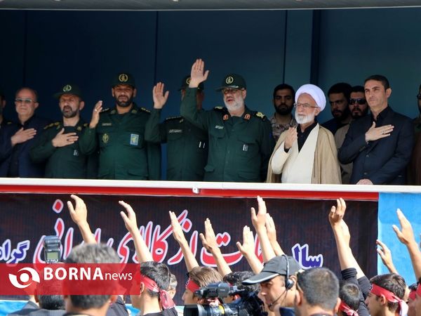 رژه نیروهای مسلح استان مرکزی در هفته دفاع مقدس