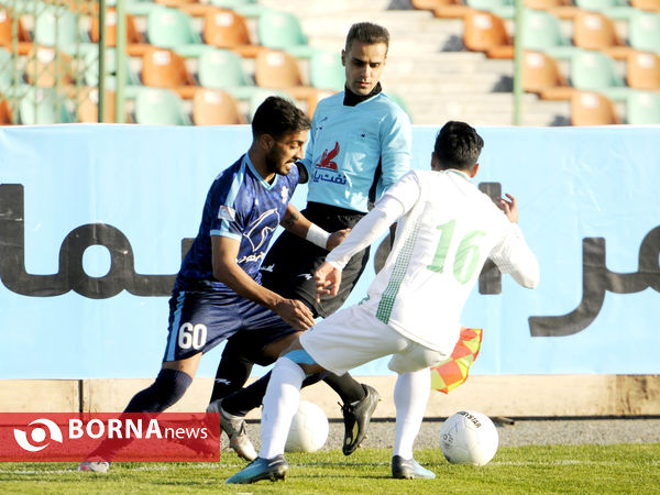 دیدار تیم های فوتبال پیکان- آلومینیوم اراک