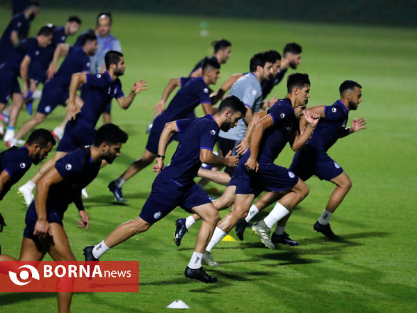 تمرین تیم فوتبال استقلال تهران در دانشگاه قطر