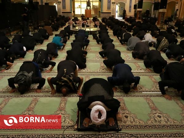 اقامه نماز ظهر عاشورا در مصلی آبادان