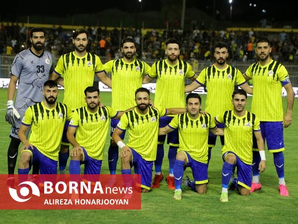 دیدار تیم های فوتبال نفت مسجدسلیمان - استقلال