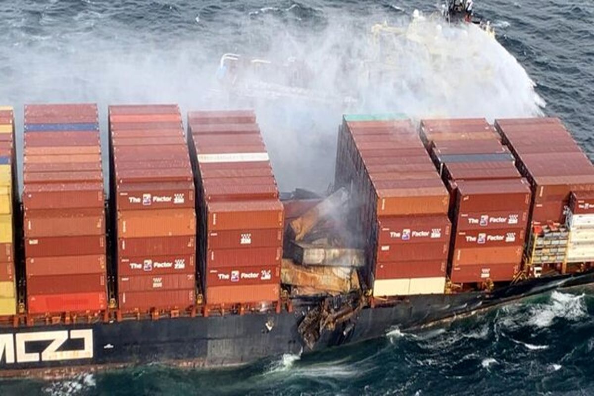 بیش از ۱۰۰ کانتینر از کشتی اسراییلی در نزدیکی ساحل کانادا سقوط کرد