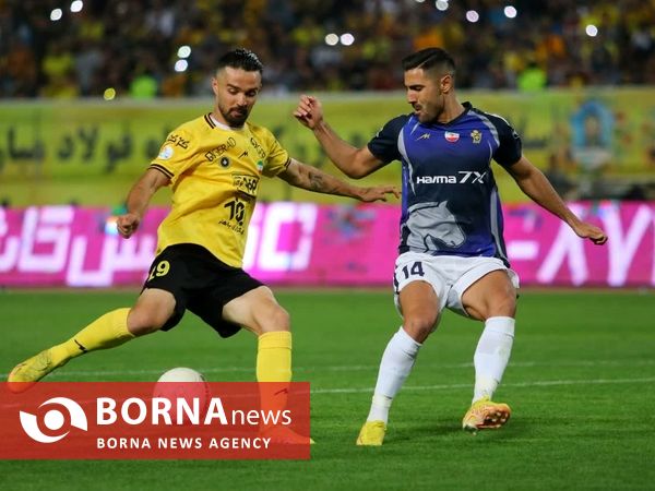 دیدار تیم های فوتبال سپاهان - پیکان