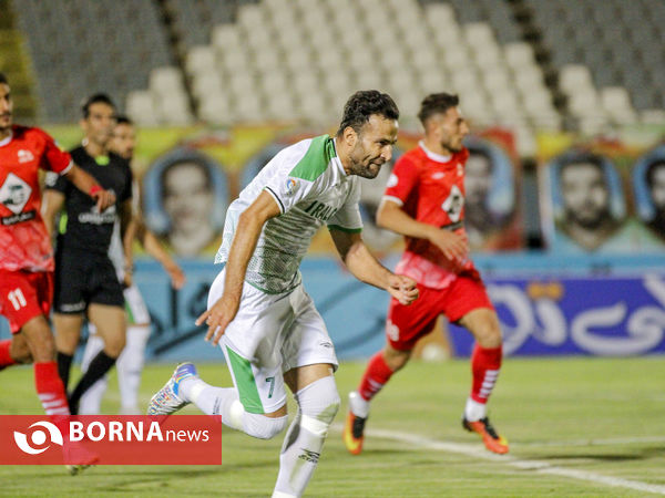 دیدار تیم های فوتبال آلومینیوم اراک-تراکتور سازی تبریز