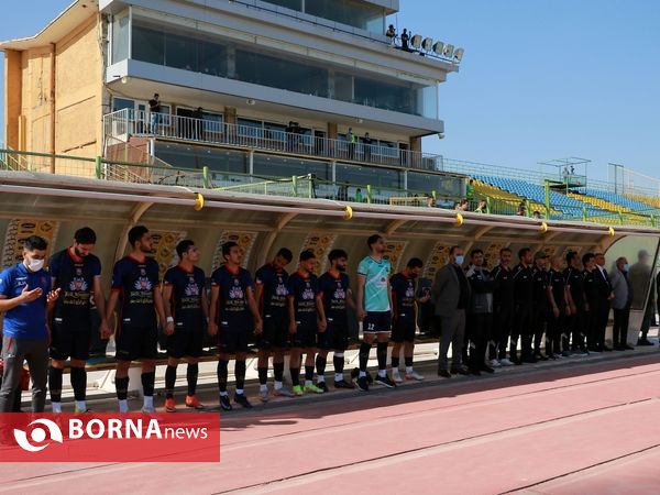 در حاشیه دیدار تیم های فوتبال صنعت نفت - نساجی