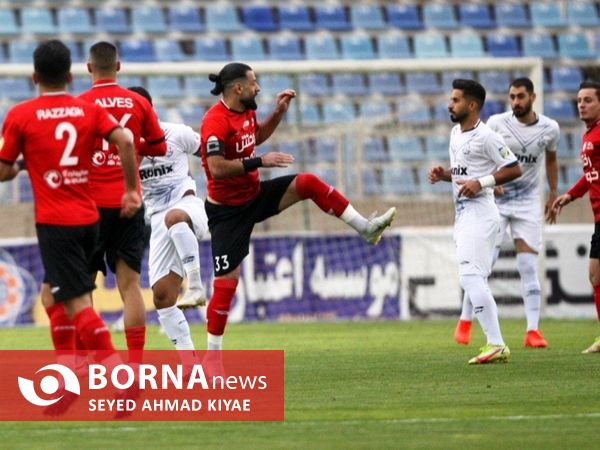 دیدار تیم های فوتبال ملوان بندرانزلی _تراکتور تبریز