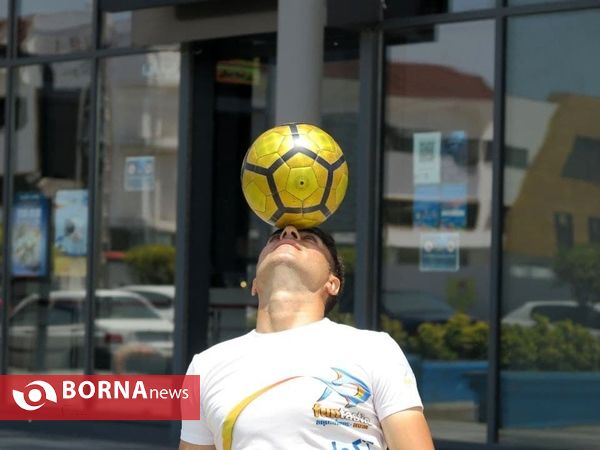 حرکت نمایشی رکوردار روپایی در حمایت از تیم ملی