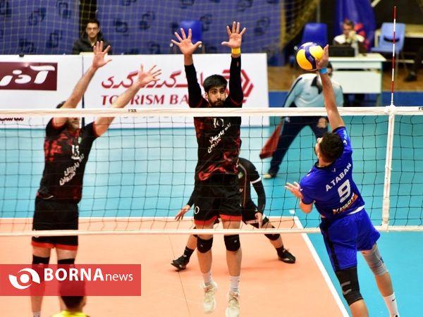 دیدار تیم های والیبال آذرباتری ارومیه و راه یاب ملل مریوان