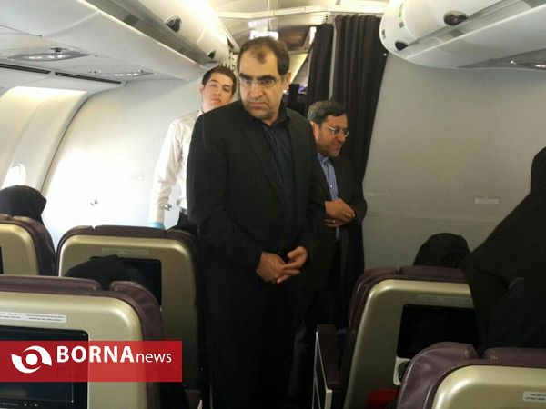 وزیر بهداشت در هواپیما