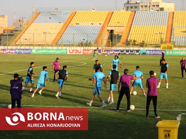 در حاشیه دیدار تیم های فوتبال صنعت نفت  - تراکتور