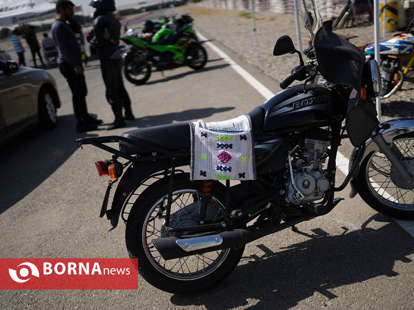 مسابقه درگ موتورسواری بانوان