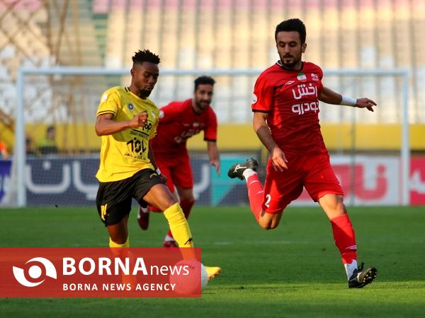 دیدار تیمهای سپاهان اصفهان _ تراکتور تبریز