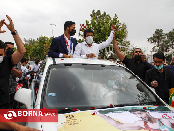 استقبال مردم از قهرمانان فرنگی کار شیرازی